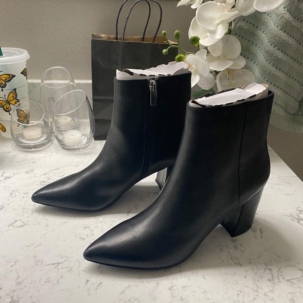 Pointy leather boots